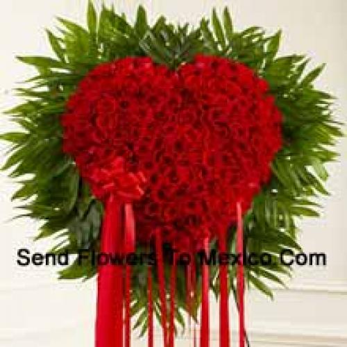 100 Heart Shaped Red Roses